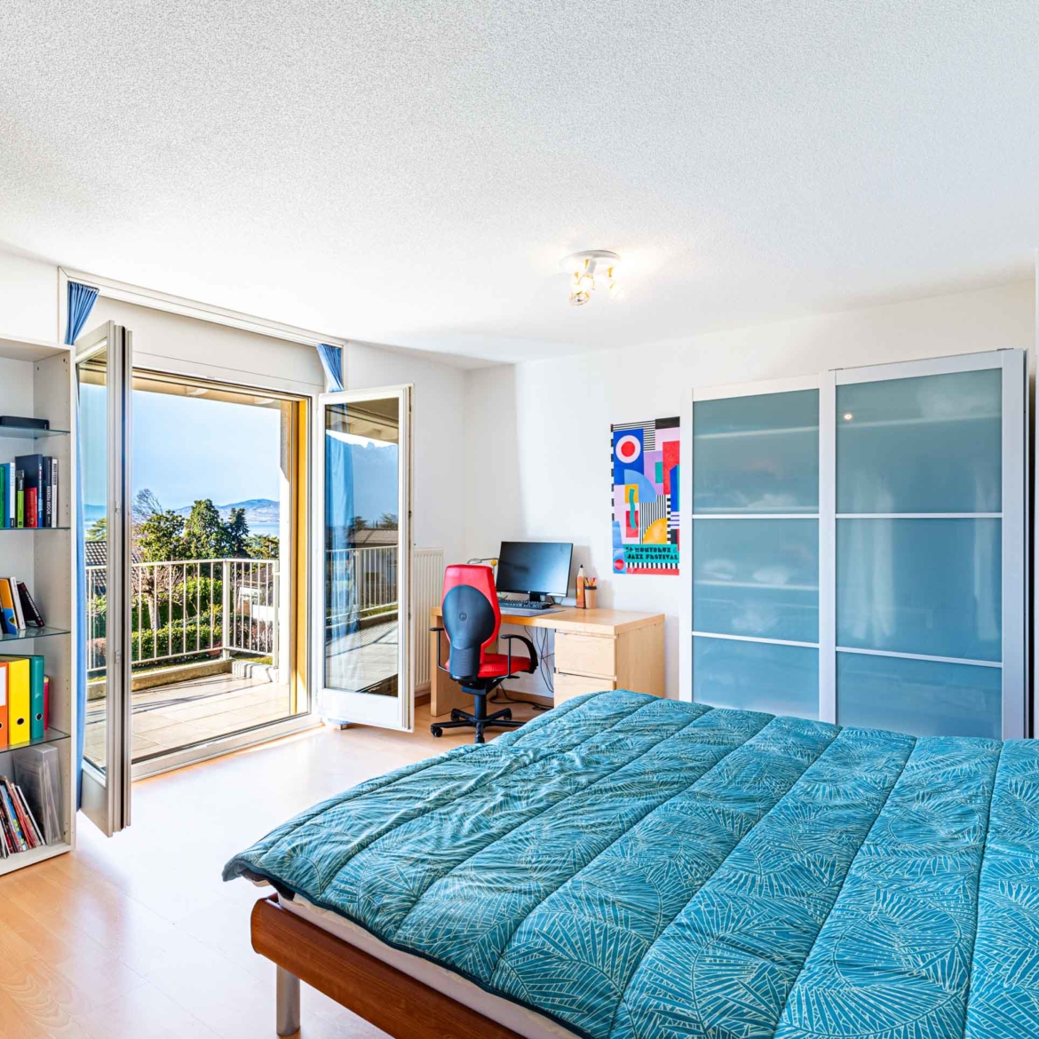 Chambre spacieuse avec vue sur le lac