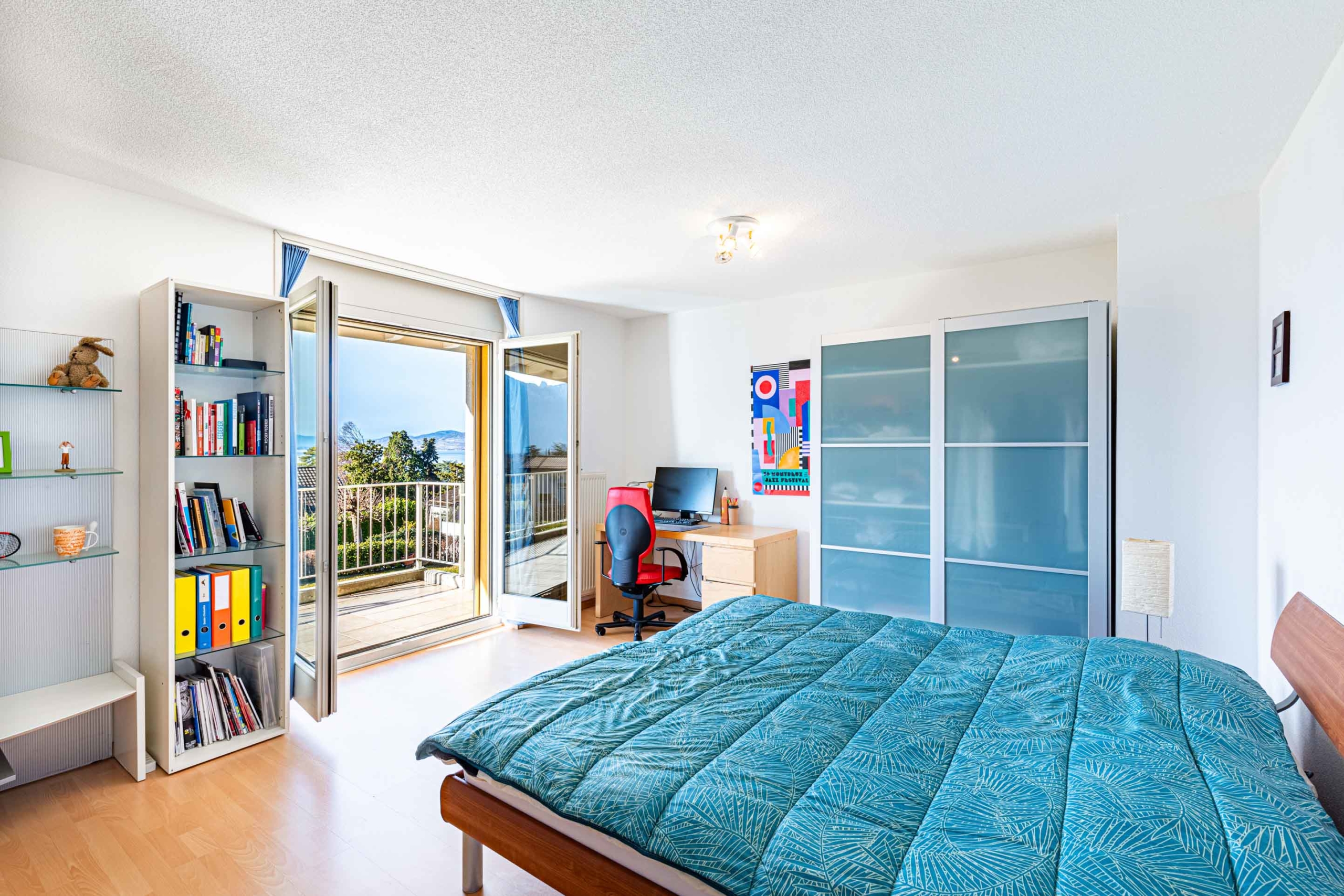 Chambre spacieuse avec vue sur le lac