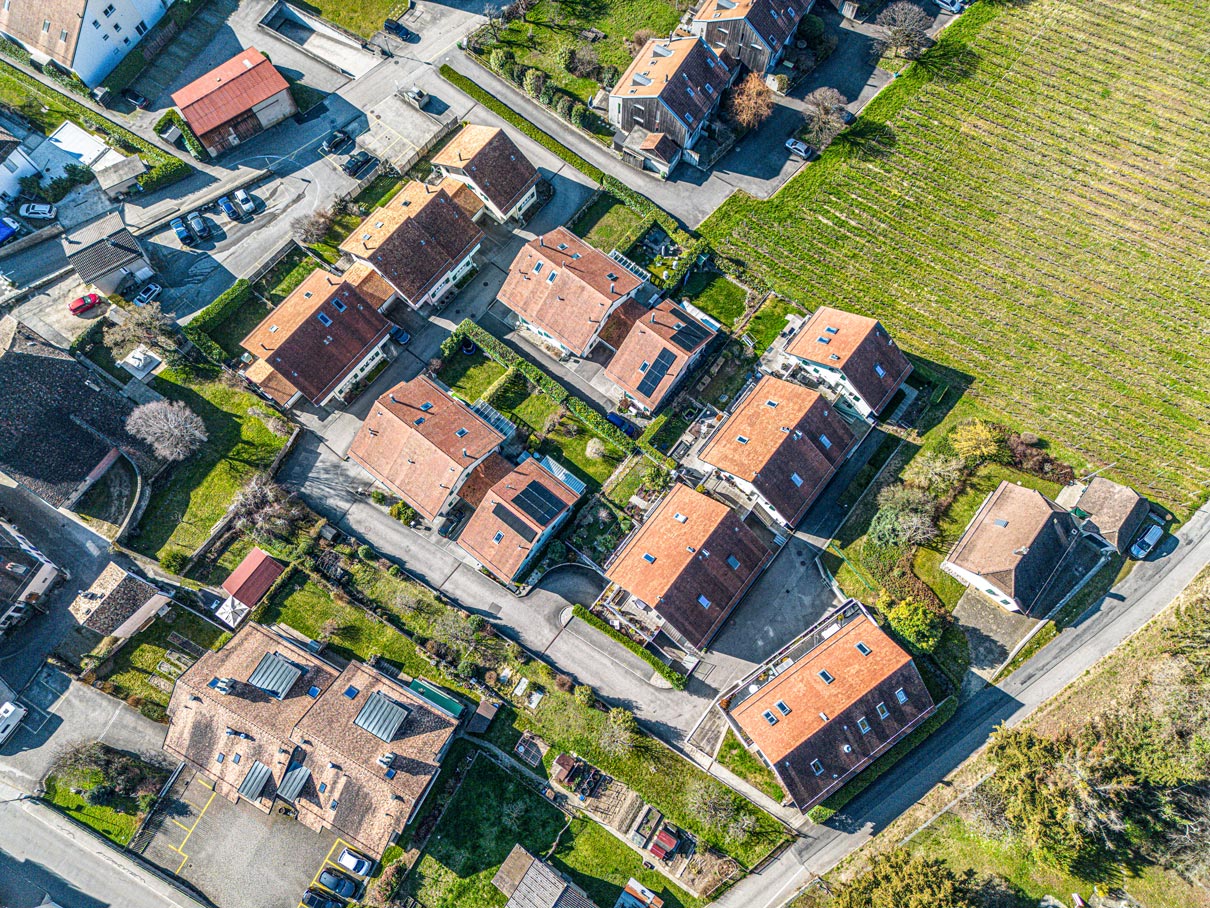 Quartier calme à Etoy – Maisons modernes et nature préservée