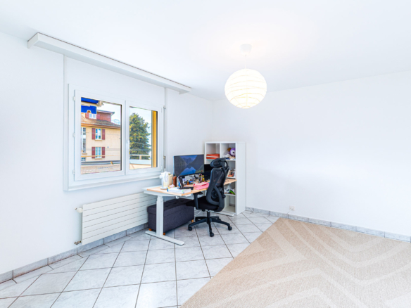 Bureau lumineux avec carrelage à Clarens