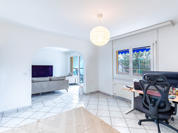 Bureau ouvert sur le séjour à Clarens