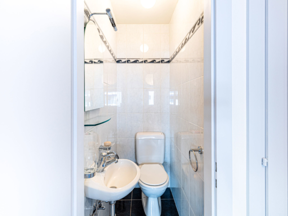 WC visiteurs dans appartement à Clarens