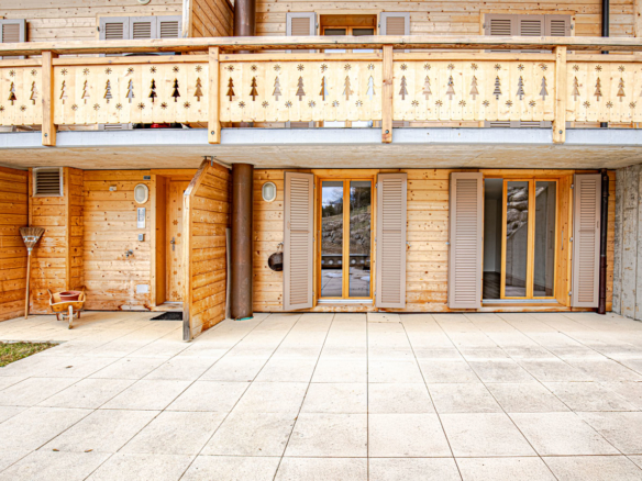 Façade de chalet en bois à Les Mosses