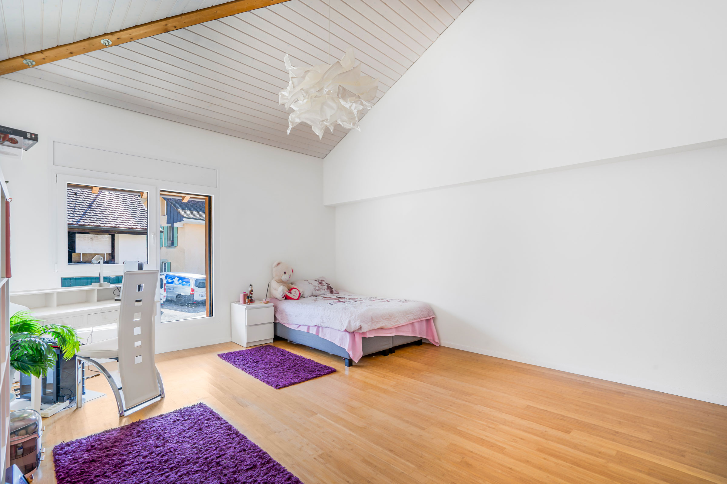 Chambre d’enfant spacieuse à Bournens avec bureau et lit simple
