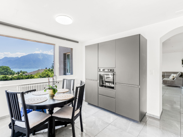 Coin repas avec vue à St-Légier