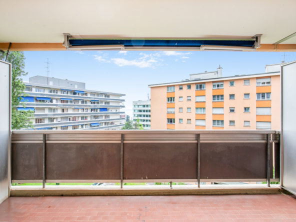 Un balcon spacieux pour profiter de l'extérieur – Homewell Clarens