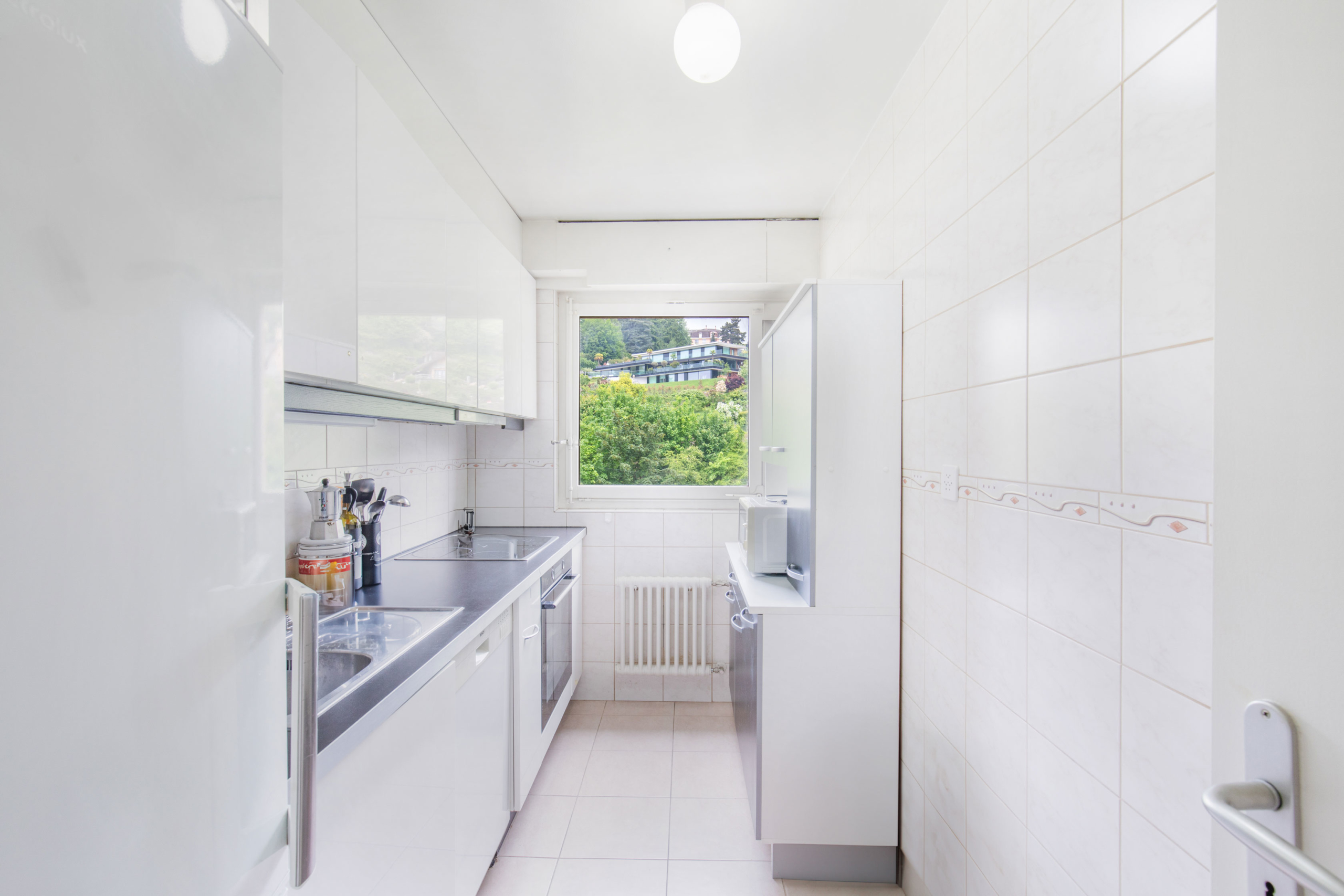 Cuisine fermée équipée avec fenêtre – Homewell Clarens