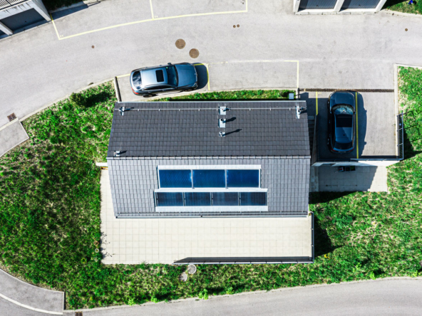 Vue verticale de la villa et de sa terrasse – Jongny