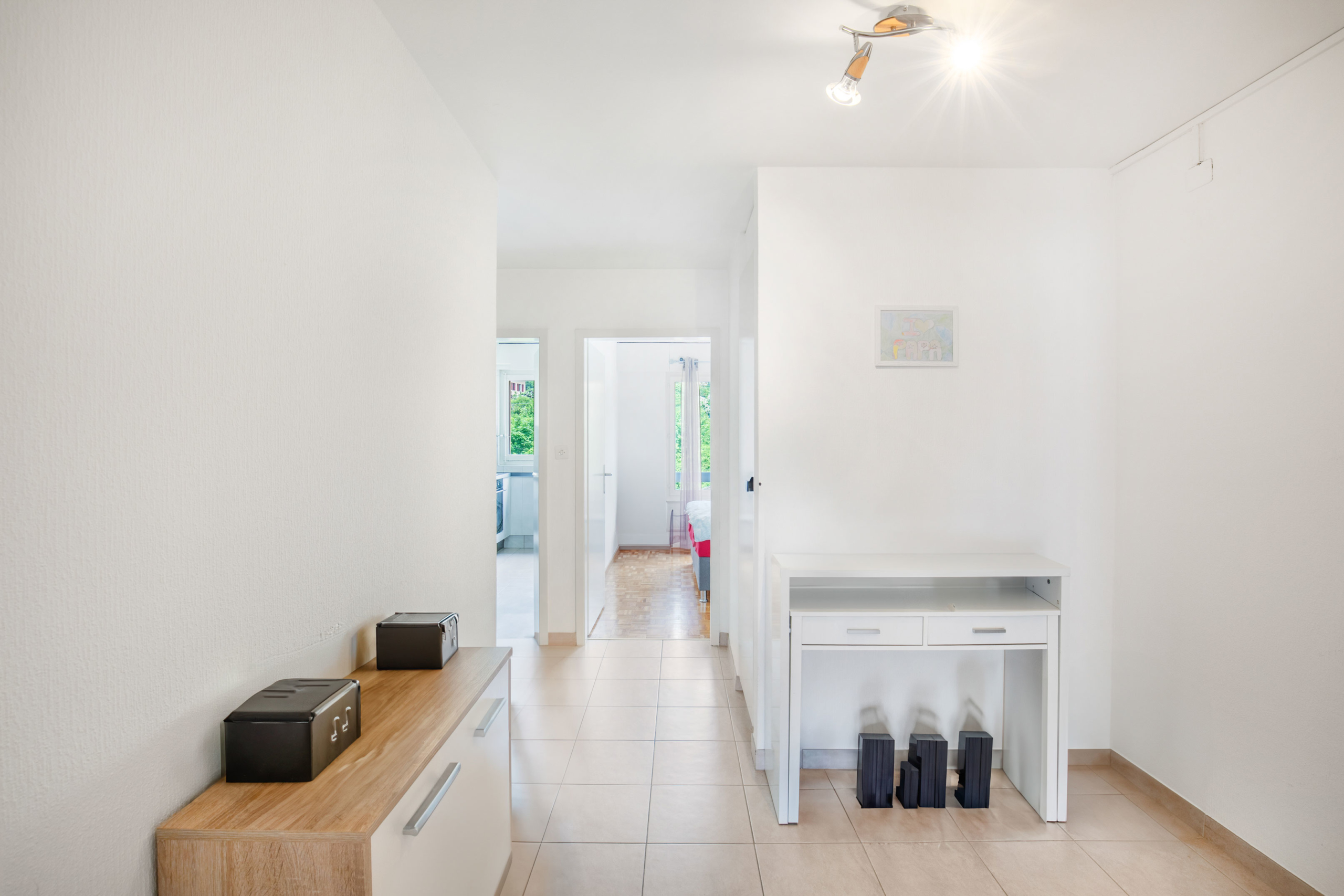 Hall d’entrée lumineux avec coin bureau – Homewell Clarens