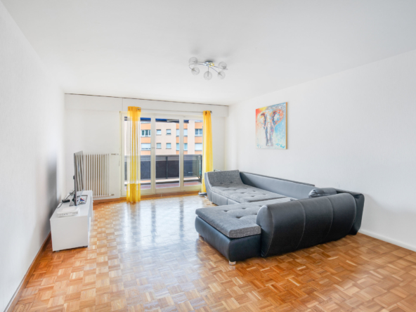 Grand séjour lumineux avec accès balcon – Homewell Clarens