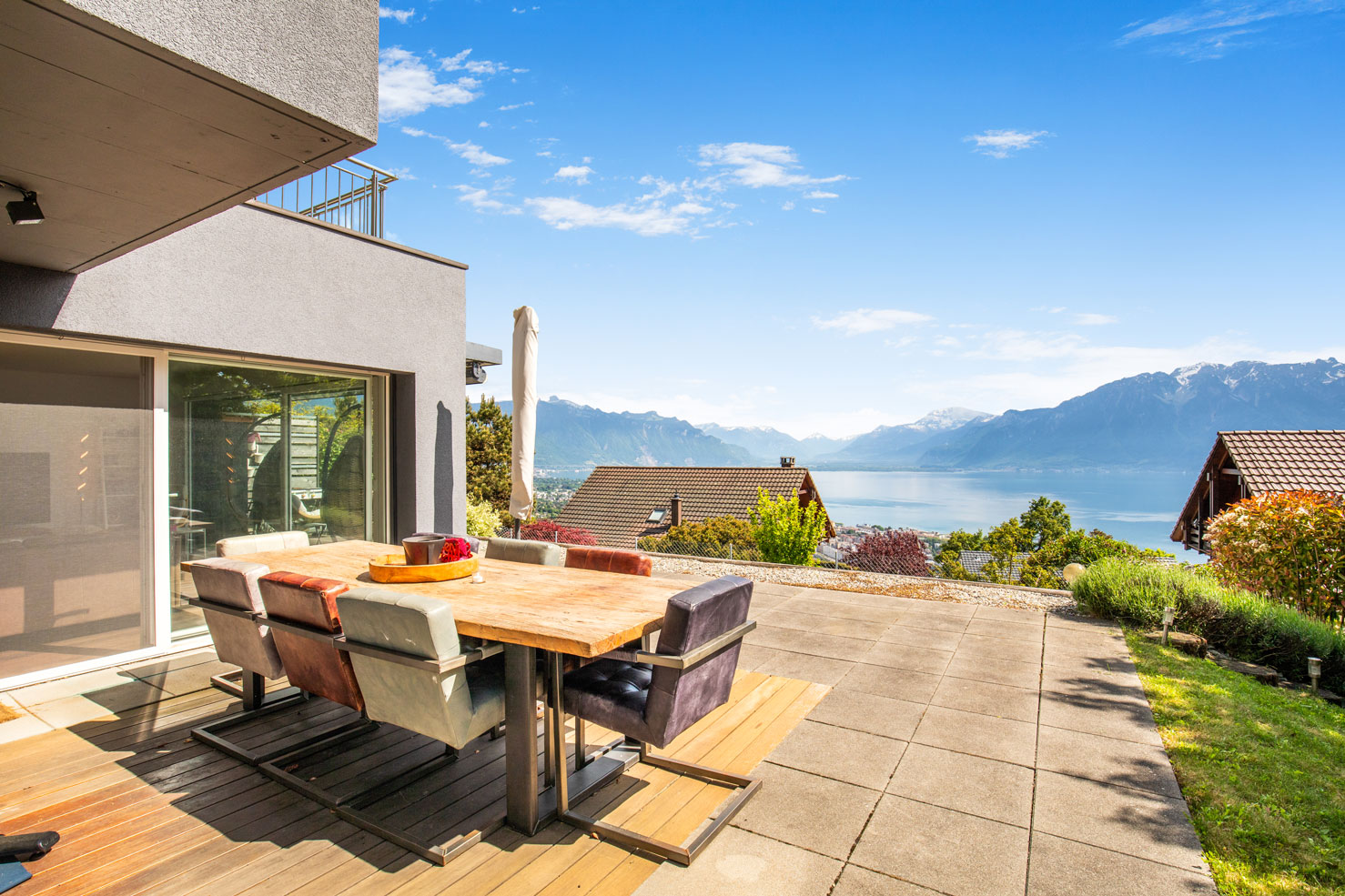 Terrasse panoramique à Chardonne avec vue sur le lac et les Alpes