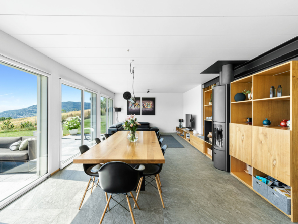 Intérieur lumineux à Blonay – salle à manger
