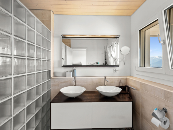 Salle de bain moderne à Blonay