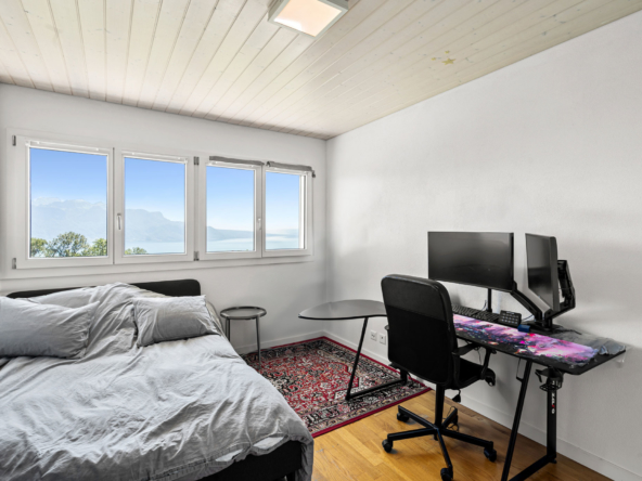 Chambre avec bureau à Blonay