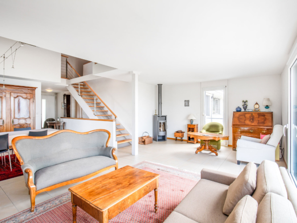 Espace salon Blonay – style classique et poêle à bois