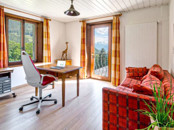 Bureau lumineux avec vue sur les montagnes à Blonay.
