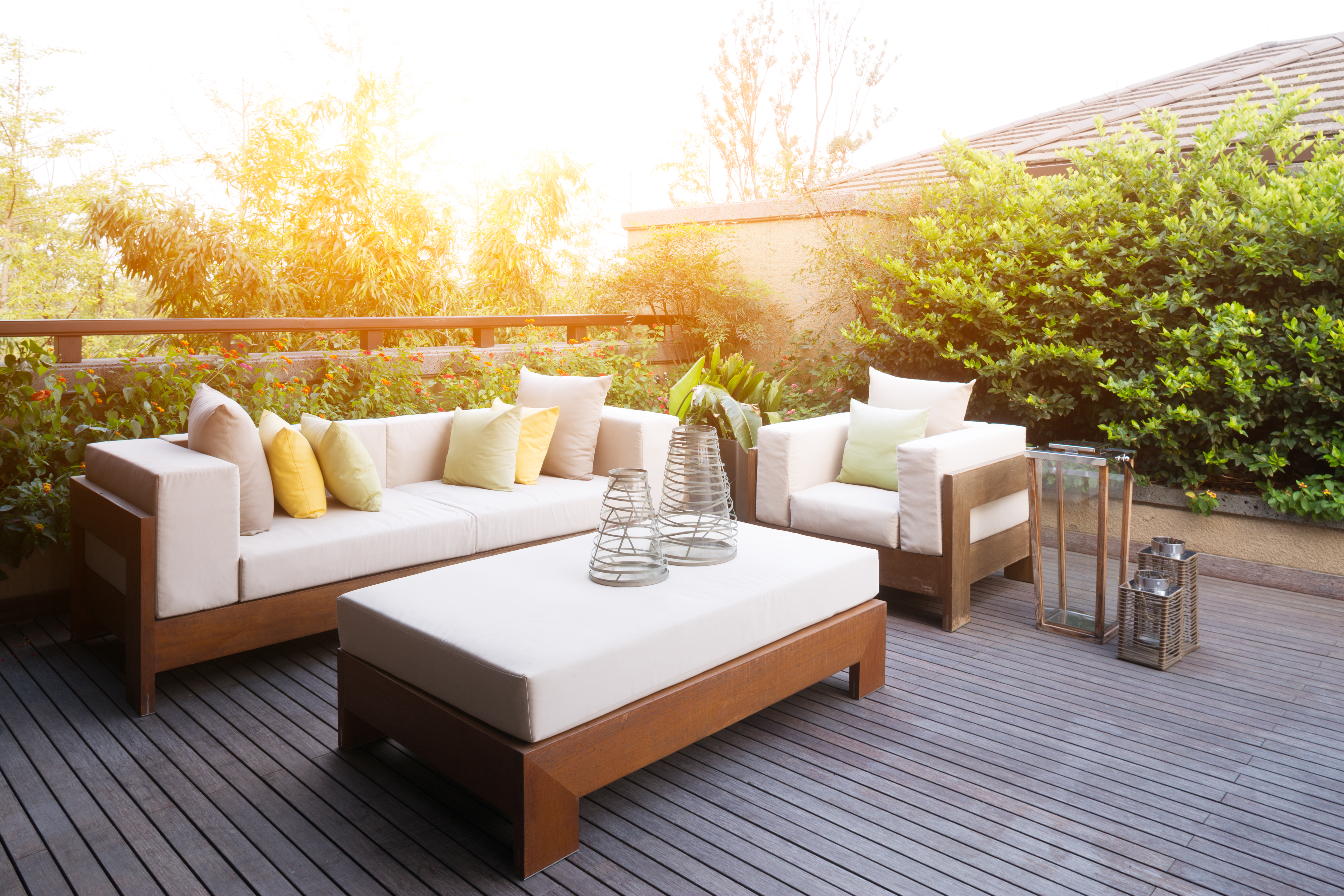 shutterstock_364306454 comment bien choisir son mobilier de jardin nicolas leyvraz romain louia