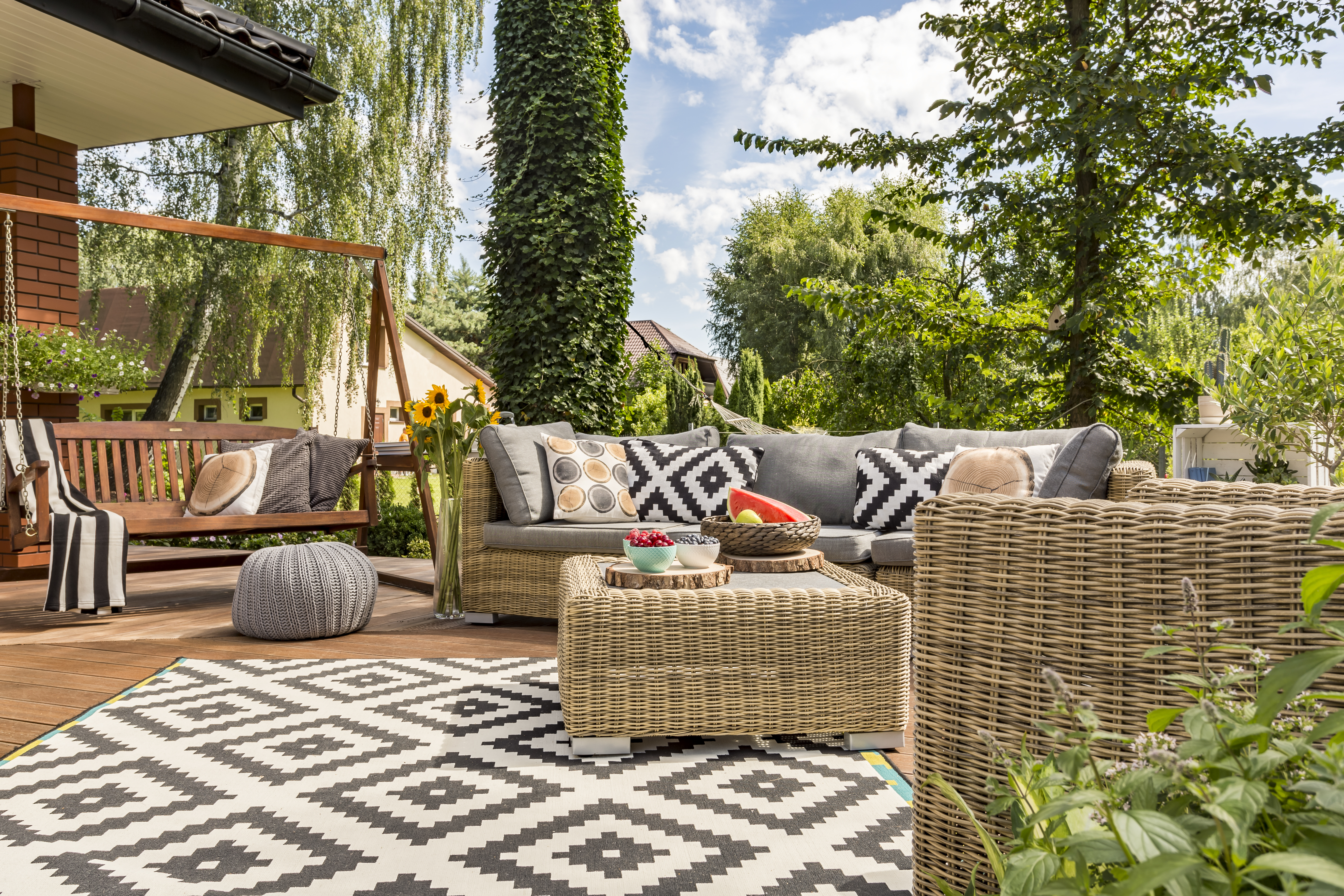 shutterstock_475068424 comment bien choisir son mobilier de jardin nicolas leyvraz romain louia